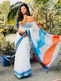জামদানি কাজ করা শাড়ি